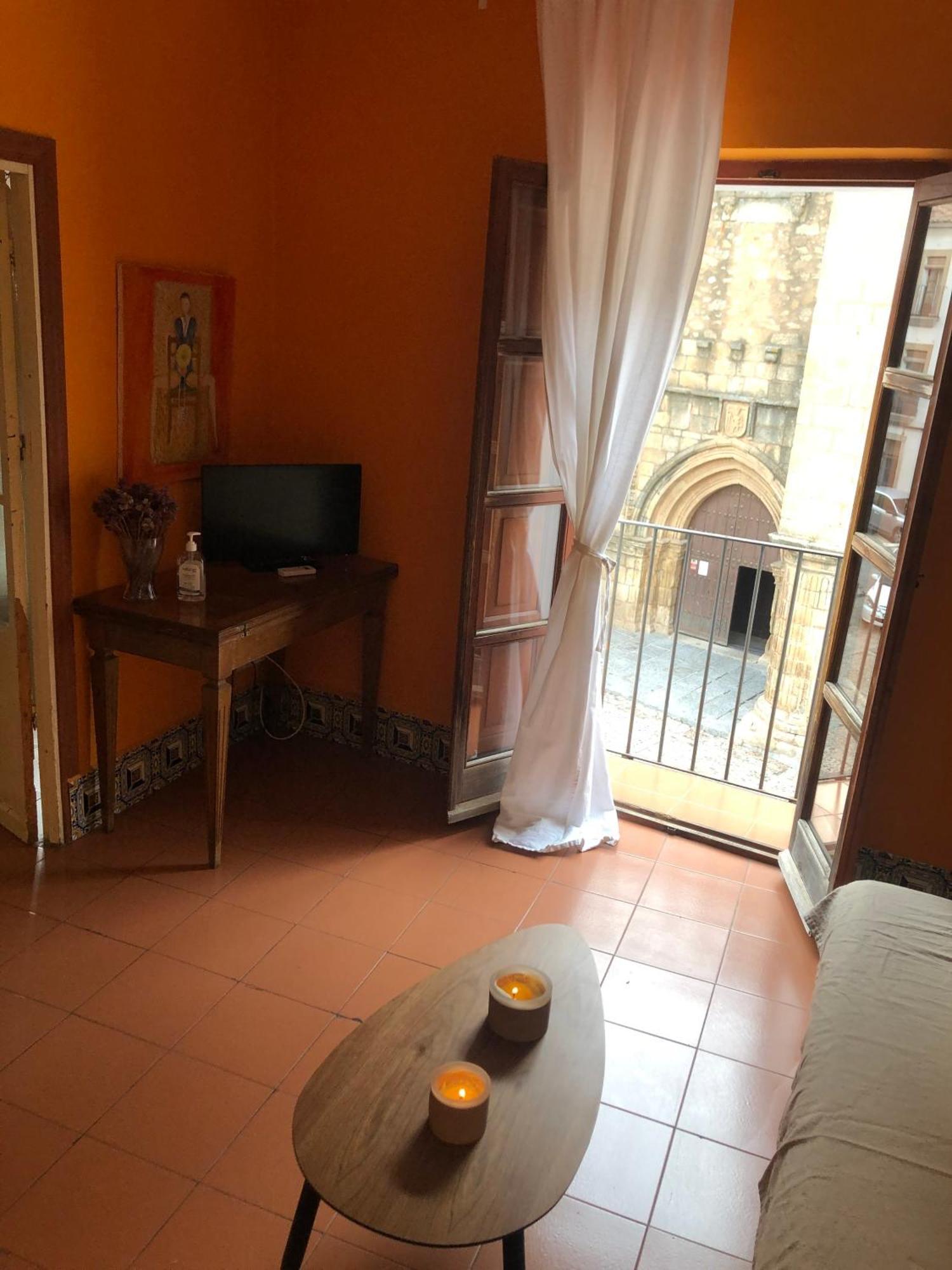 Apartamentos De La Parte Antigua De Касерес Номер фото